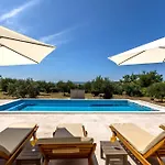 Summertime Villa *