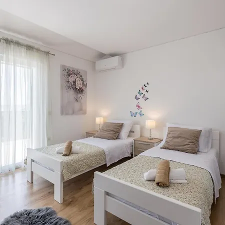 Summertime Villa Kastela