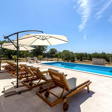 Summertime Villa Kastela