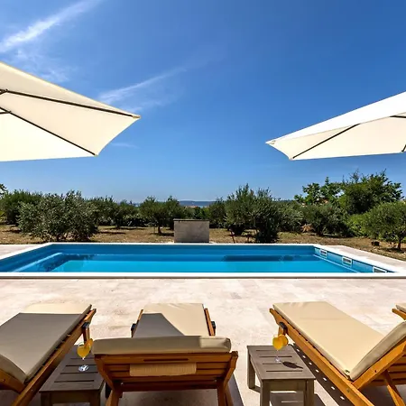 Summertime Villa *