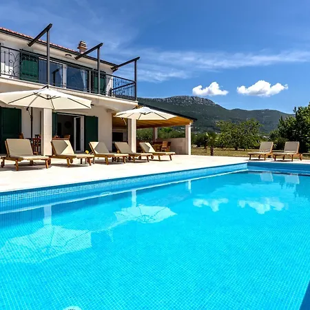 Villa Summertime