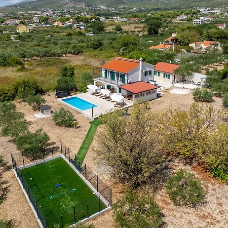 Summertime Villa Kastela