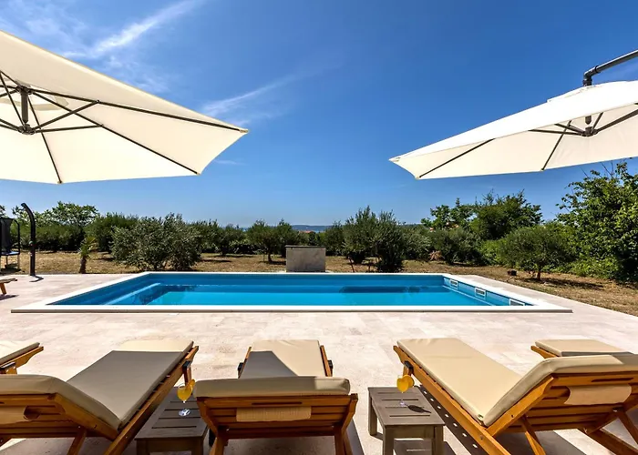 Summertime Villa *